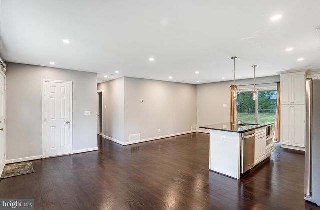 14712 BRADDOCK RD, Centreville, VA 20120