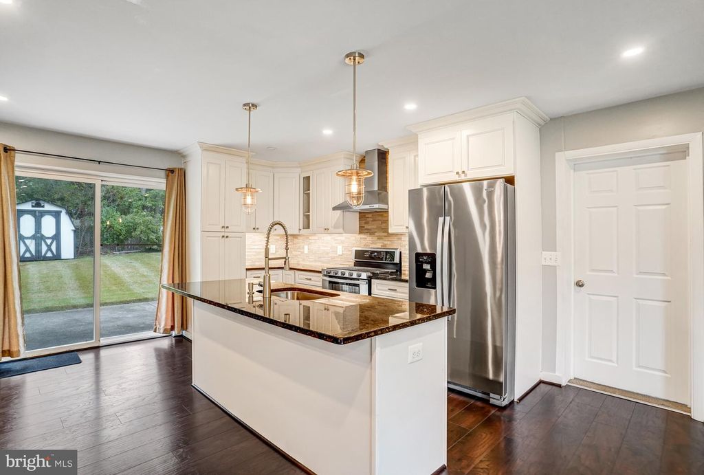 14712 BRADDOCK RD, Centreville, VA 20120