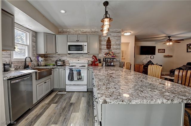 4244 Murray Road NW, Dover, OH 44622