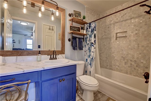 4244 Murray Road NW, Dover, OH 44622