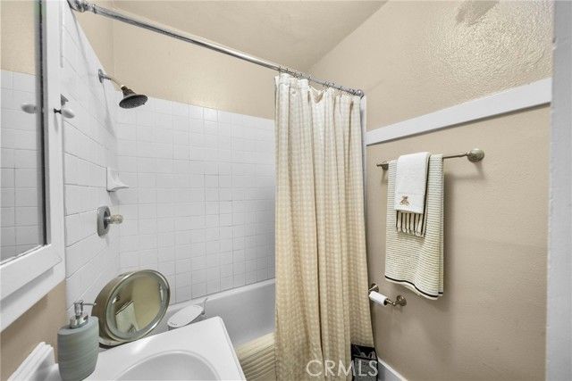 17518 Los Alimos, Granada Hills (los Angeles), CA 91344