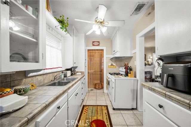 17518 Los Alimos, Granada Hills (los Angeles), CA 91344