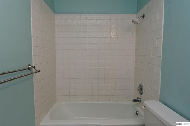 7821 Lake Street, Lincoln, NE 68506