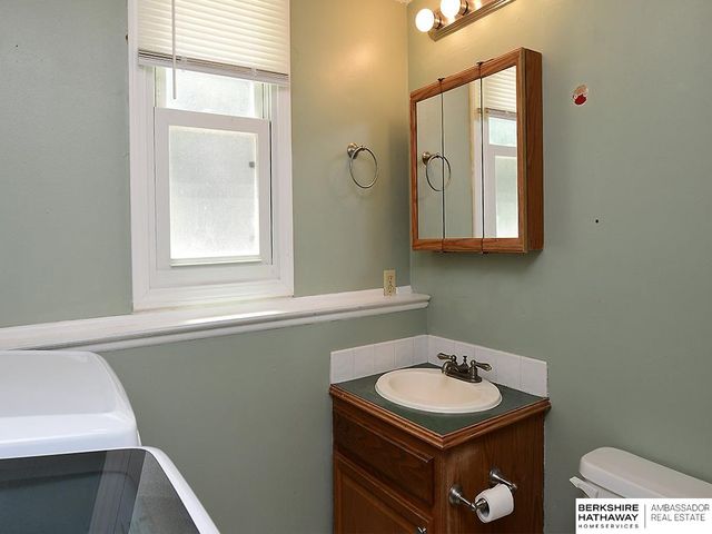 7821 Lake Street, Lincoln, NE 68506