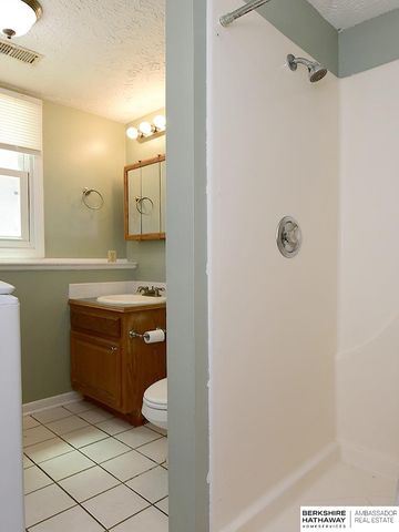7821 Lake Street, Lincoln, NE 68506