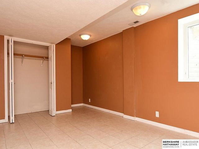 7821 Lake Street, Lincoln, NE 68506