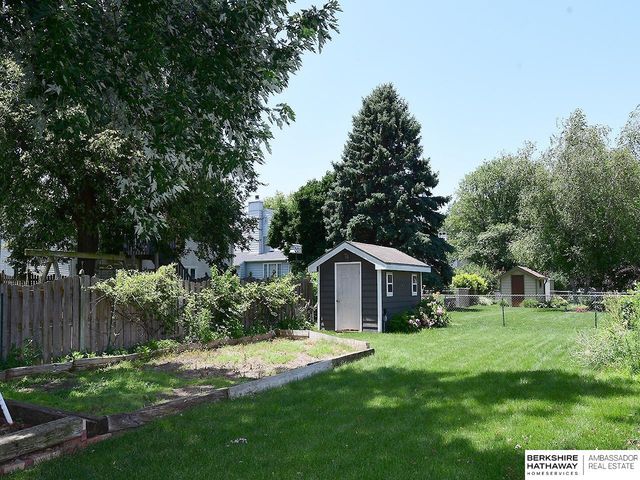 7821 Lake Street, Lincoln, NE 68506
