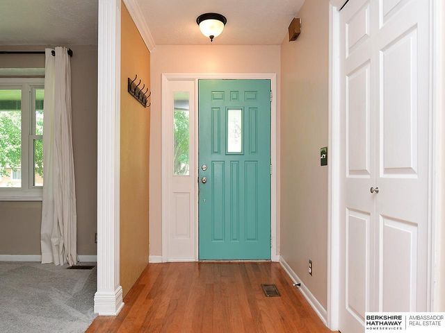 7821 Lake Street, Lincoln, NE 68506