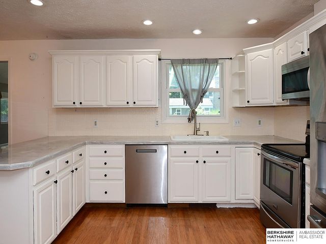 7821 Lake Street, Lincoln, NE 68506