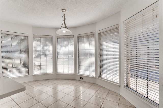 1021 Auburn Drive, Arlington, TX 76012