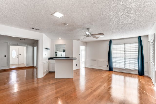 1021 Auburn Drive, Arlington, TX 76012