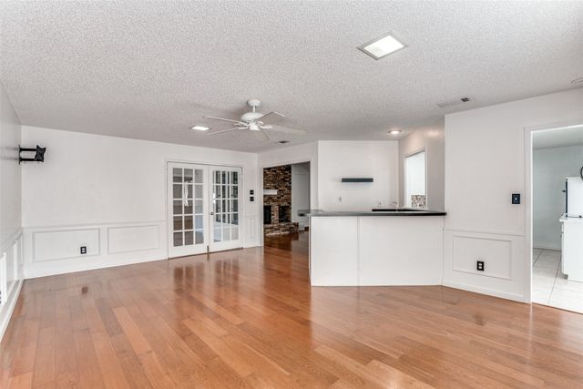1021 Auburn Drive, Arlington, TX 76012