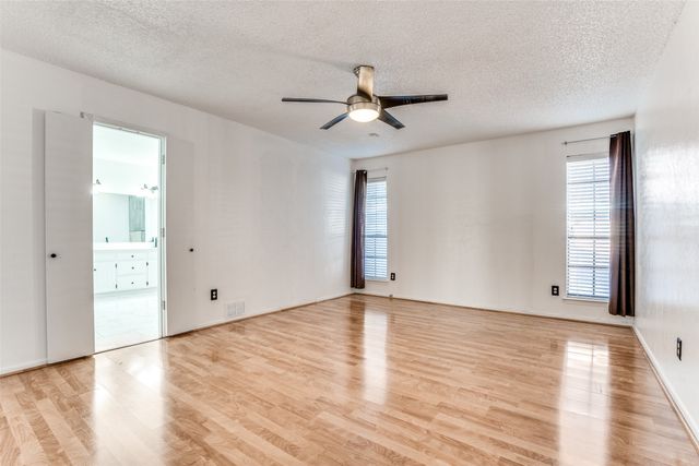 1021 Auburn Drive, Arlington, TX 76012