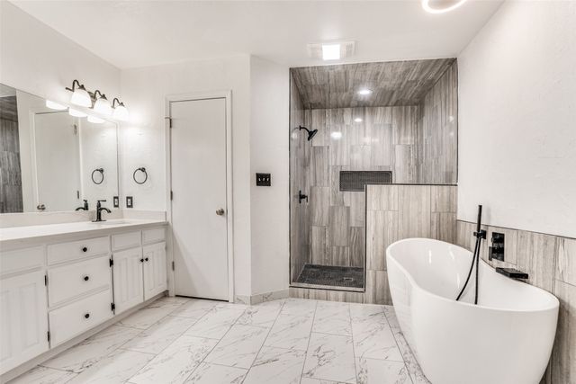 1021 Auburn Drive, Arlington, TX 76012