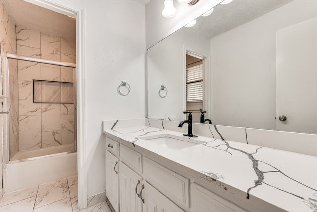 1021 Auburn Drive, Arlington, TX 76012