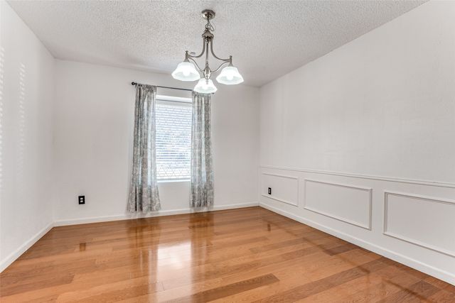 1021 Auburn Drive, Arlington, TX 76012