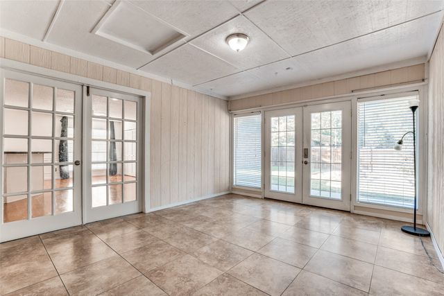 1021 Auburn Drive, Arlington, TX 76012