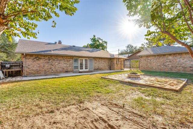 1021 Auburn Drive, Arlington, TX 76012