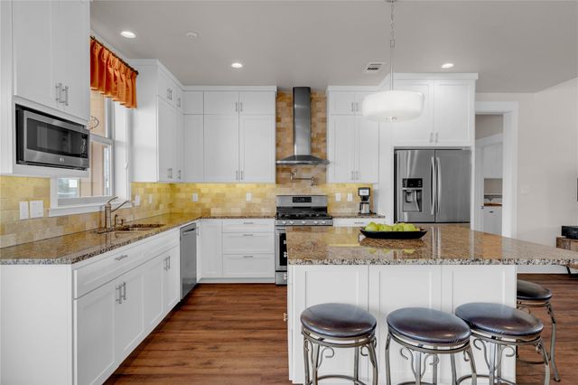 336 Park Lane LN, Sunrise Beach, TX 78643