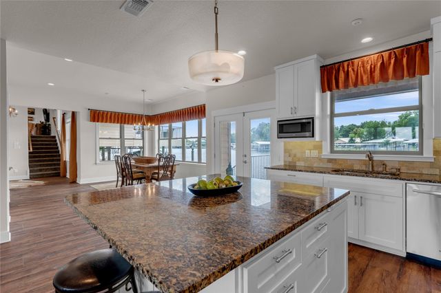 336 Park Lane LN, Sunrise Beach, TX 78643