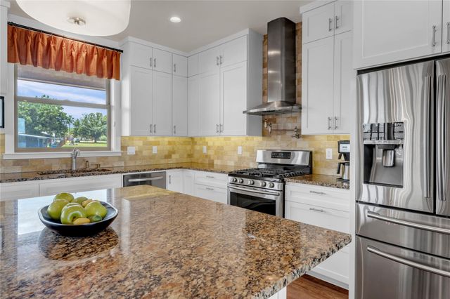336 Park Lane LN, Sunrise Beach, TX 78643