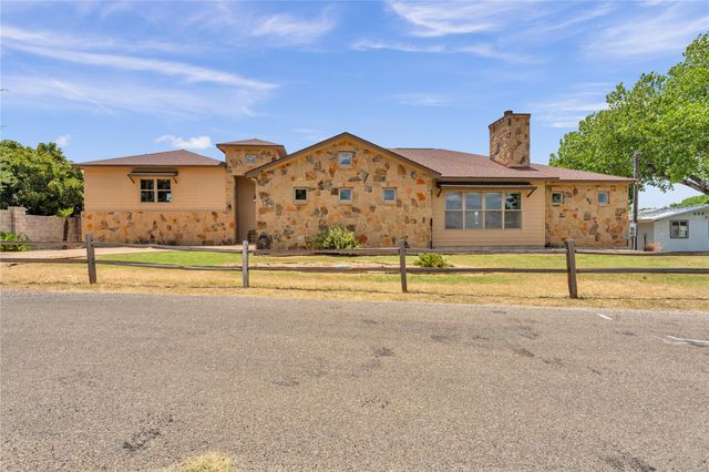 336 Park Lane LN, Sunrise Beach, TX 78643