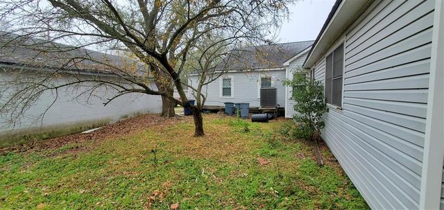 19 12th Avenue N, Texas City, TX 77590