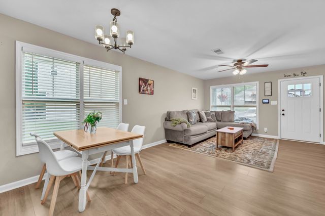 1176 Cottonwood Dr, Clarksville, TN 37040