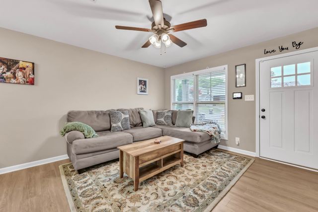 1176 Cottonwood Dr, Clarksville, TN 37040