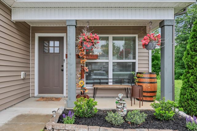 1176 Cottonwood Dr, Clarksville, TN 37040