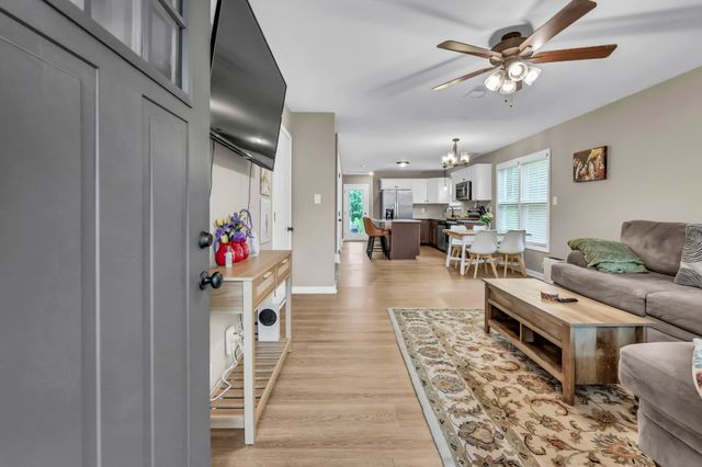 1176 Cottonwood Dr, Clarksville, TN 37040