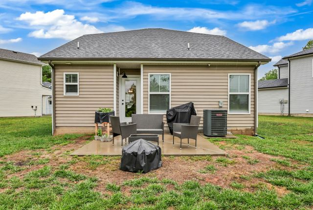 1176 Cottonwood Dr, Clarksville, TN 37040