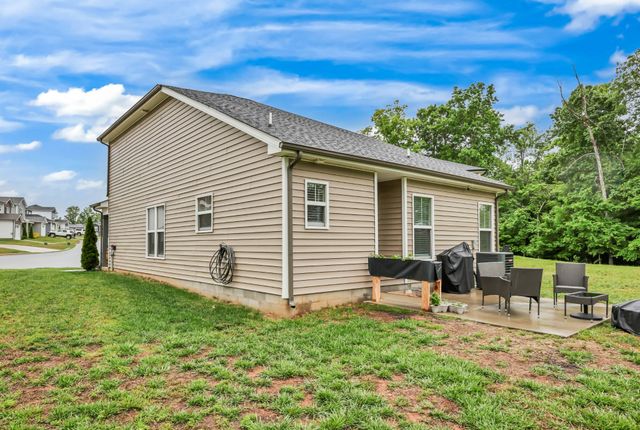 1176 Cottonwood Dr, Clarksville, TN 37040