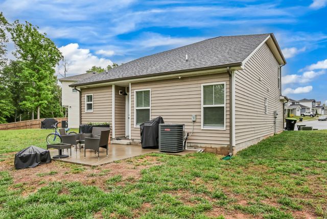 1176 Cottonwood Dr, Clarksville, TN 37040
