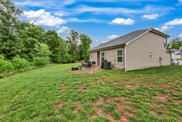 1176 Cottonwood Dr, Clarksville, TN 37040