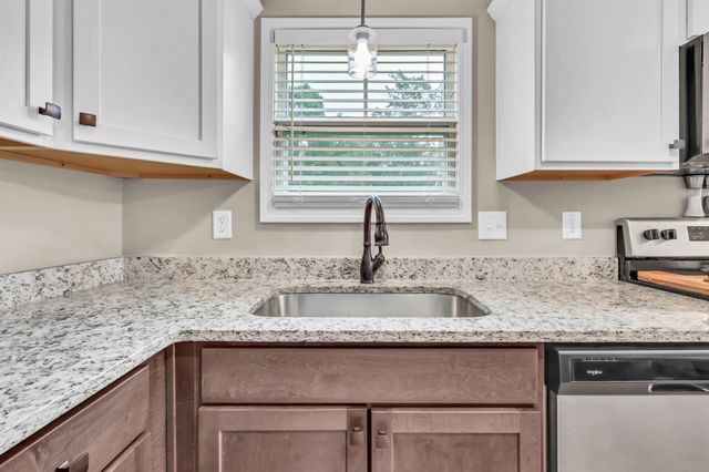 1176 Cottonwood Dr, Clarksville, TN 37040