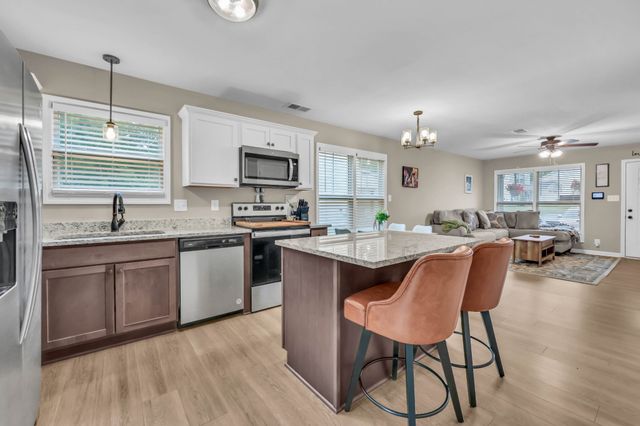 1176 Cottonwood Dr, Clarksville, TN 37040