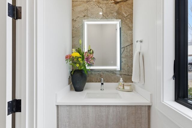 16-18 Josselyn Pl 16, Newton, MA 02461