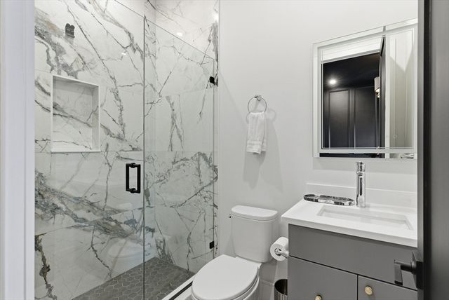 16-18 Josselyn Pl 16, Newton, MA 02461