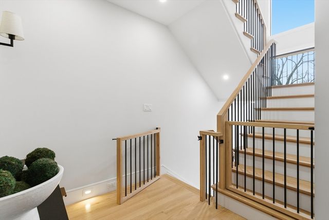 16-18 Josselyn Pl 16, Newton, MA 02461