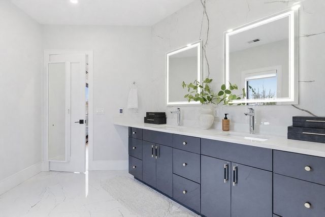 16-18 Josselyn Pl 16, Newton, MA 02461