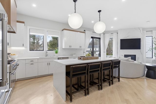 16-18 Josselyn Pl 16, Newton, MA 02461