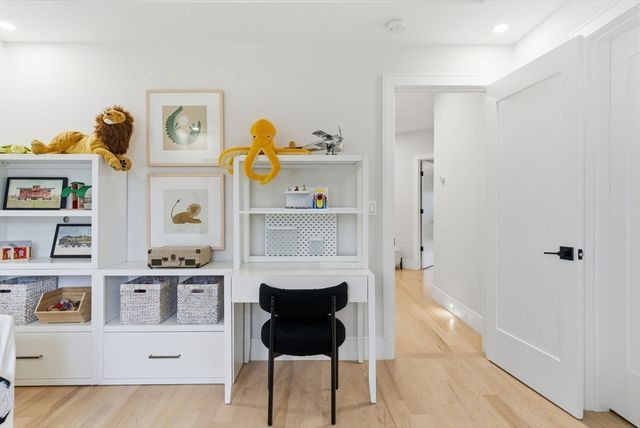 16-18 Josselyn Pl 16, Newton, MA 02461