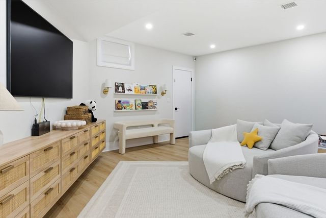 16-18 Josselyn Pl 16, Newton, MA 02461