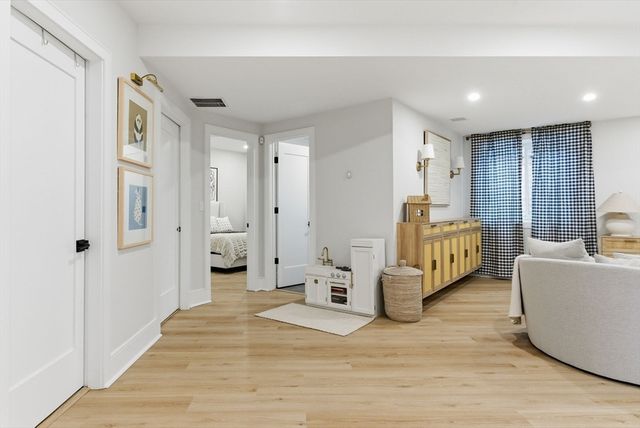 16-18 Josselyn Pl 16, Newton, MA 02461