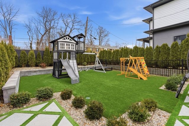 16-18 Josselyn Pl 16, Newton, MA 02461