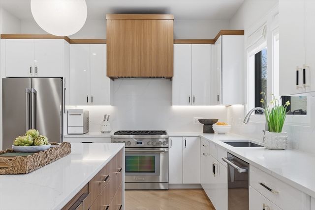 16-18 Josselyn Pl 16, Newton, MA 02461