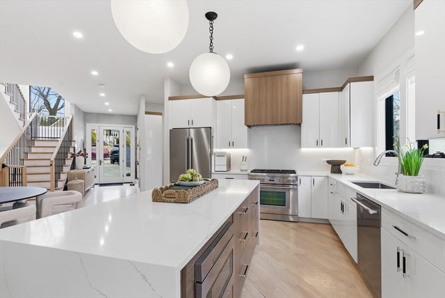 16-18 Josselyn Pl 16, Newton, MA 02461