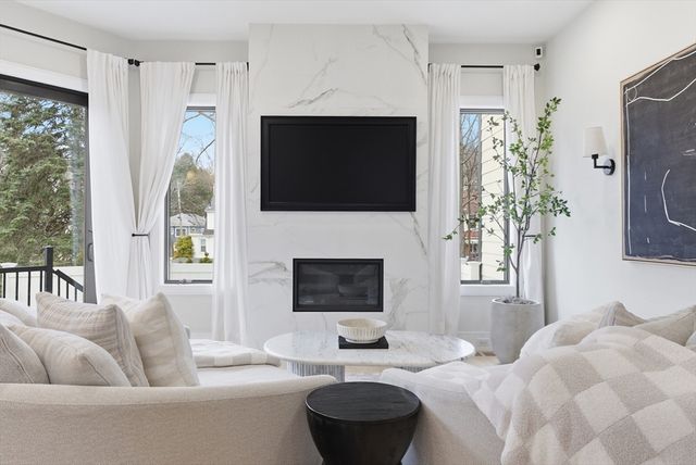 16-18 Josselyn Pl 16, Newton, MA 02461