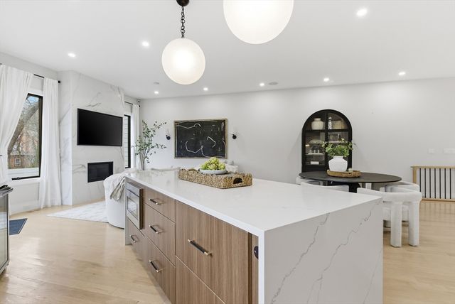 16-18 Josselyn Pl 16, Newton, MA 02461